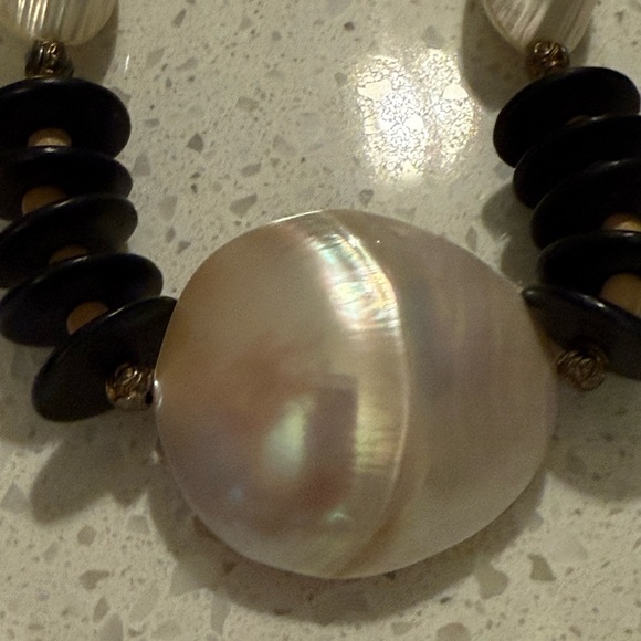 Vintage 1980s Black Wood Disc and Mother of Pearl Necklace, Boho, Eclectic Beach - Picture 12 of 13